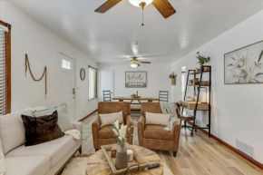 King Bed Full Kitchen Central Location